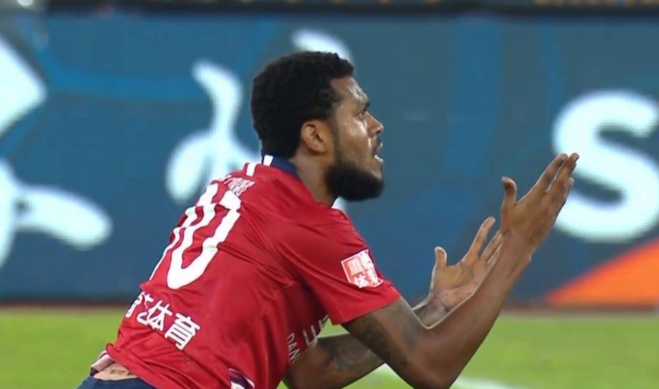  罗马锋线低迷遭升班马逼平  