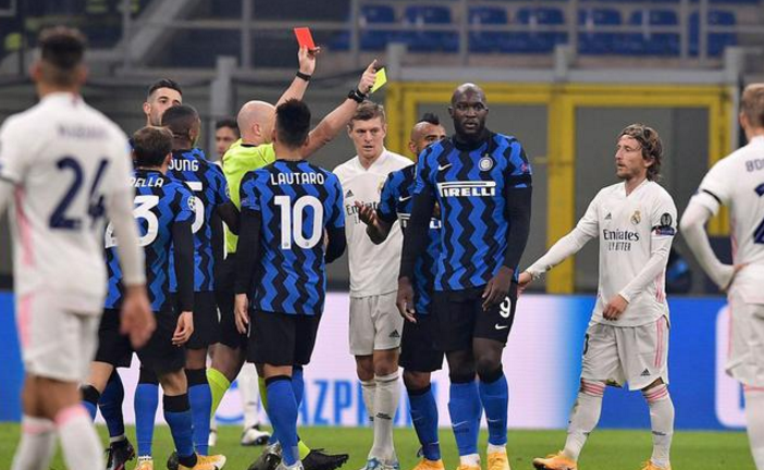  劳塔罗双响助国米登顶意甲积分榜首  